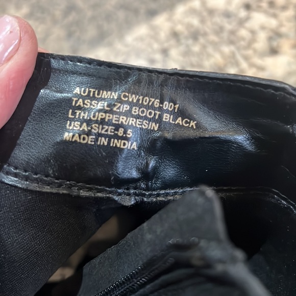 CREVO Boots - Picture 10 of 11